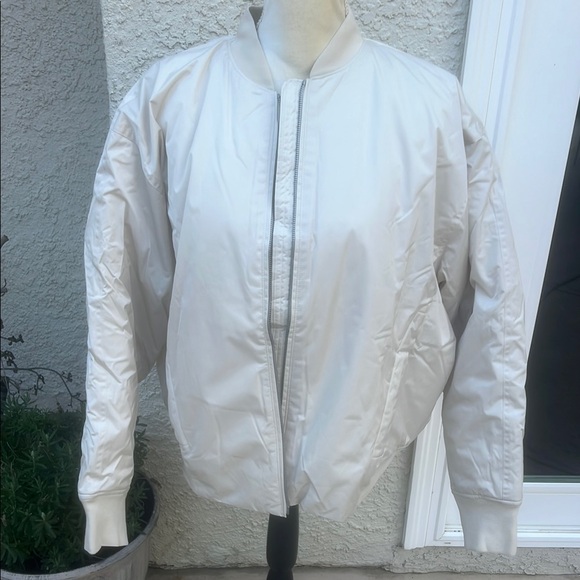 Athleta Women's Cream Sateen Bomber Zip Jacket Size XL NWOT - Picture 2 of 9